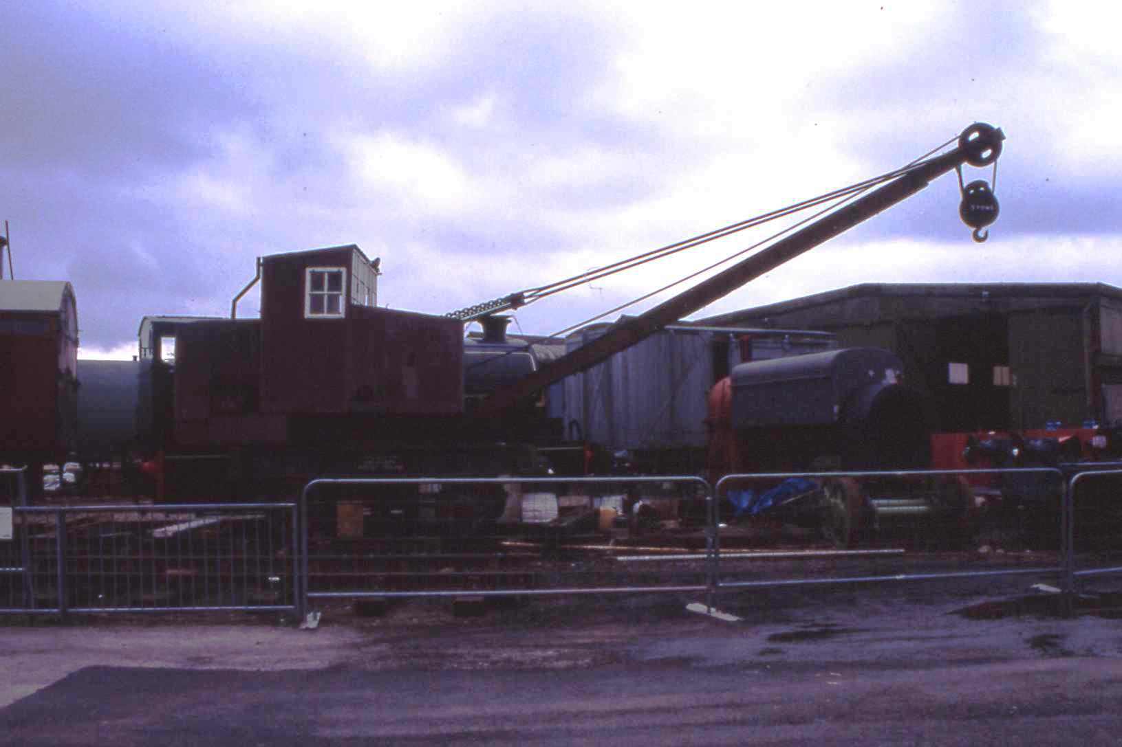 5toncraneL.jpg (75,638 bytes)