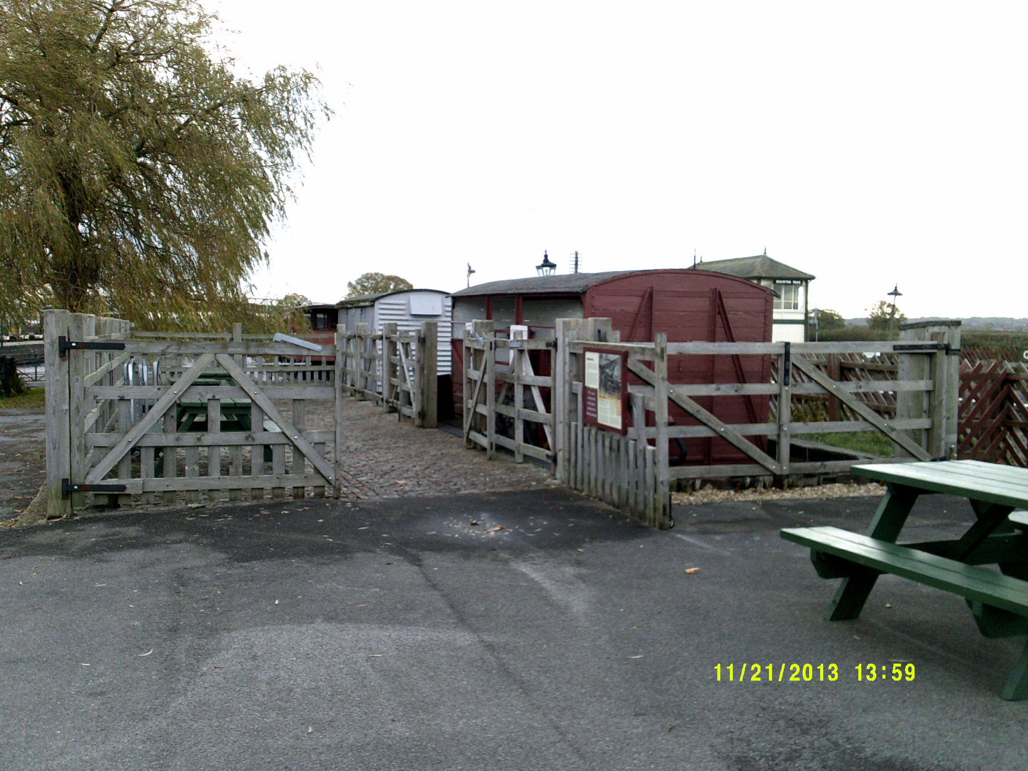 CattleDock01.jpg (518,896 bytes)