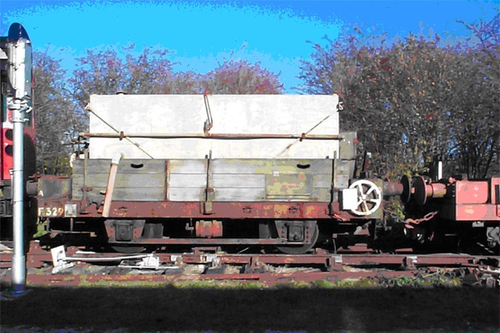F. 329 at Quainton coupled to FB. 578 by Side Chains