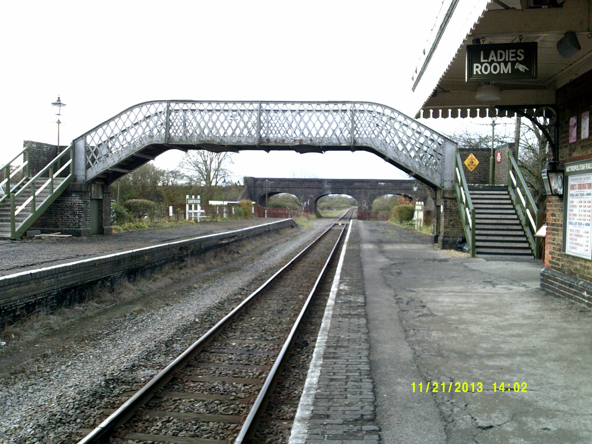 footbridge2.jpg (590,063 bytes)