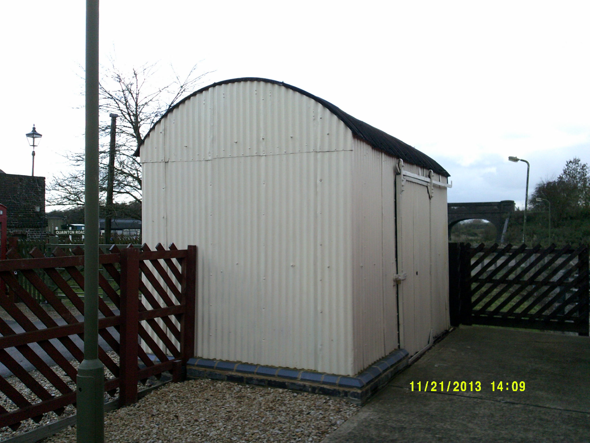GWRTinHut02.jpg  (403,358 bytes)