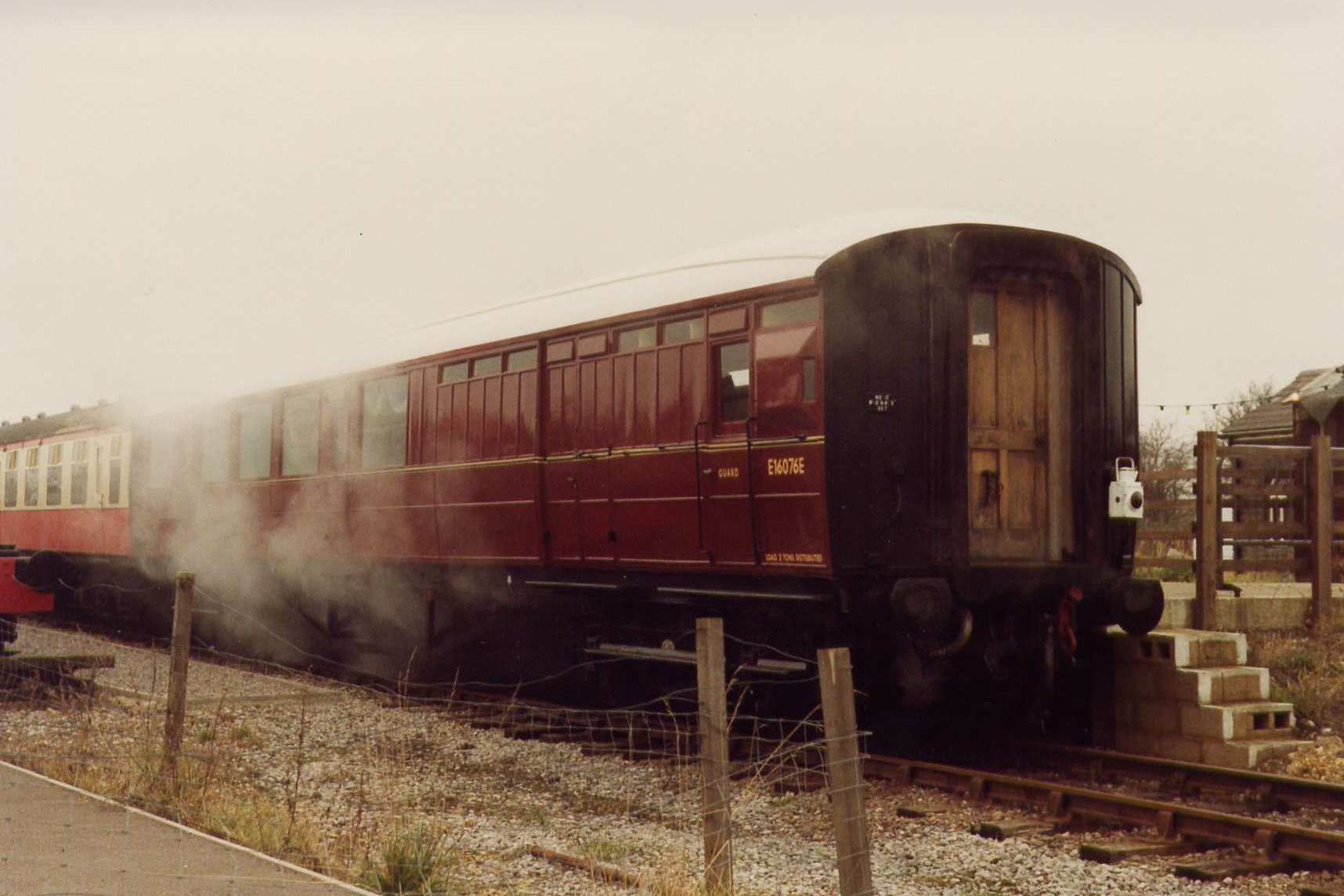 LNER 5-Compartment Brake 3rd No. 41384