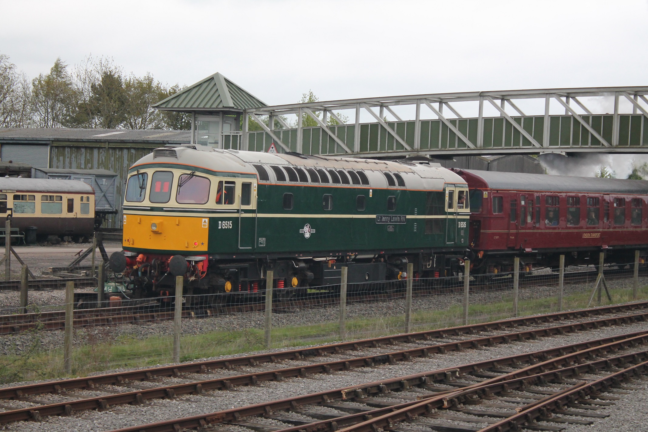 Class 33 No 33012 / D6515 Lt Jenny Lewis RN at rear of rail tour returning towards Aylesbury