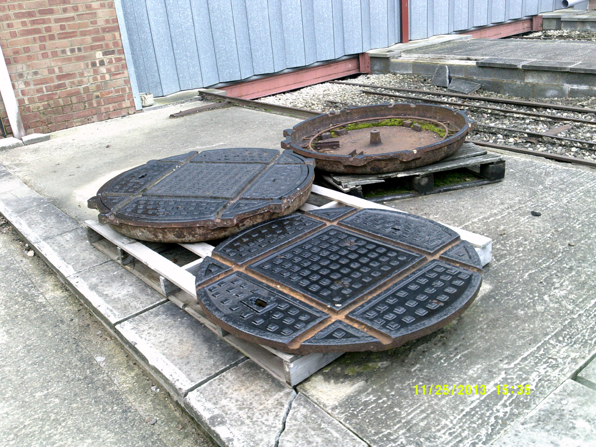 NGWagonTurntable03.jpg  (755,344 bytes)