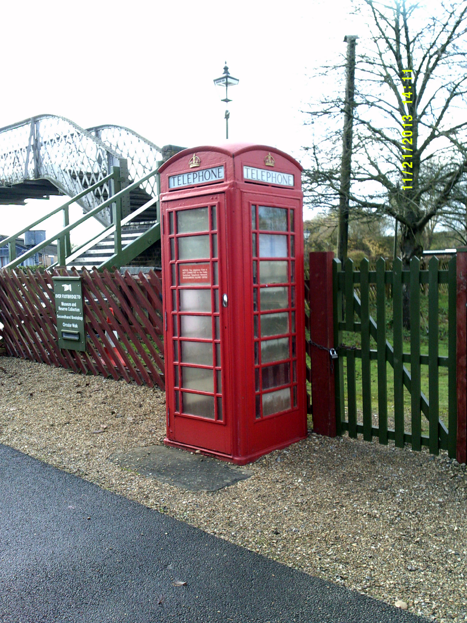 Phonebox01.jpg (786,953 bytes)