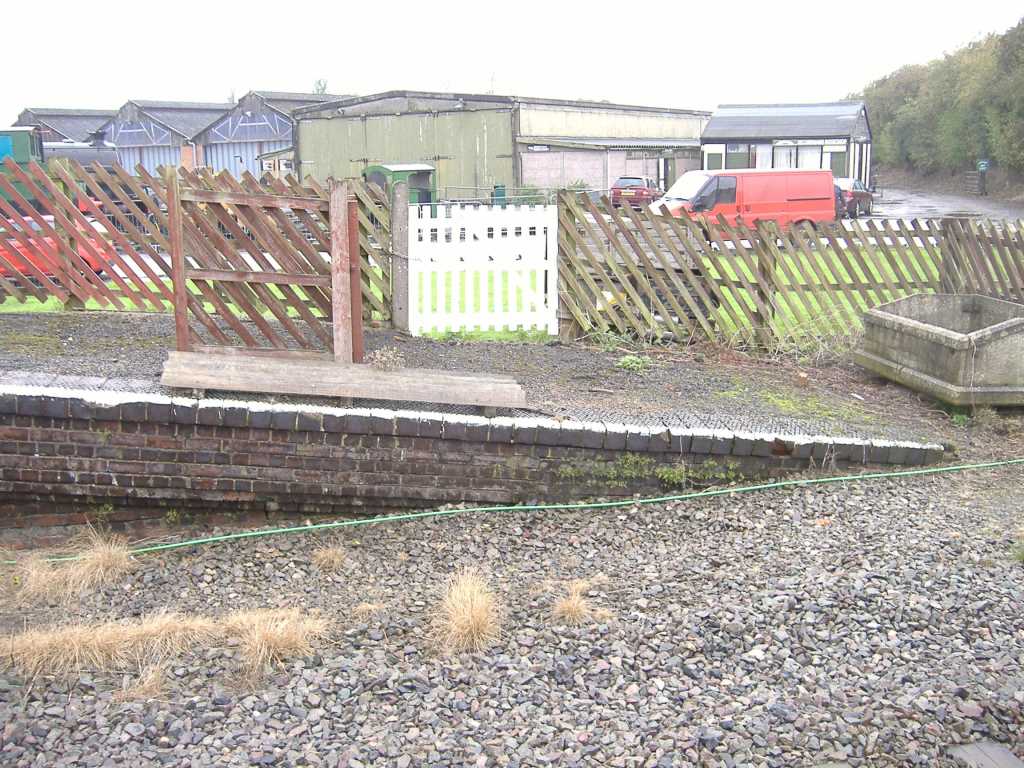 Platforms02.jpg  (144,234 bytes)