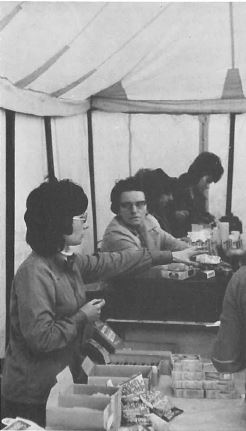 qn_20_09.jpg (18,074 bytes)