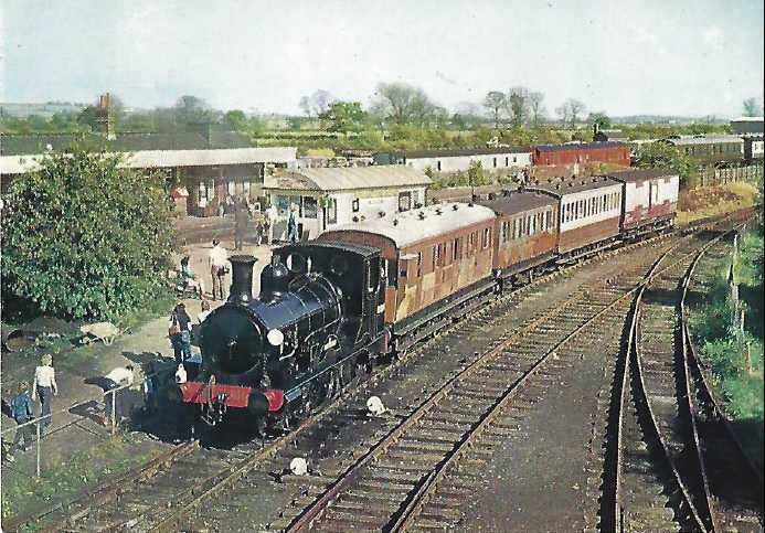 QP5 - 2-4-0 Beattie well tank locomotive, as restored to Southern livery No. 0314 (BR No 30585)
with train of vintage carriages at Quainton Road Station - photo by P I Clarke QP5 - <I>Beattie</I>