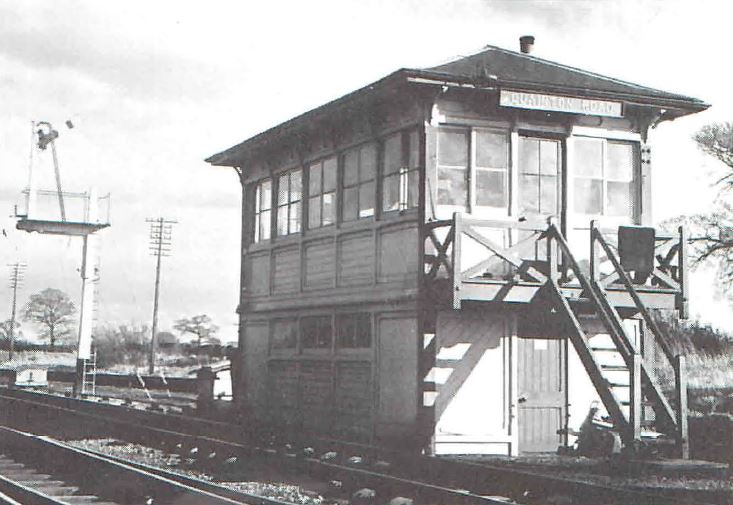 QuaintonSignalBox.jpg (63,325 bytes)