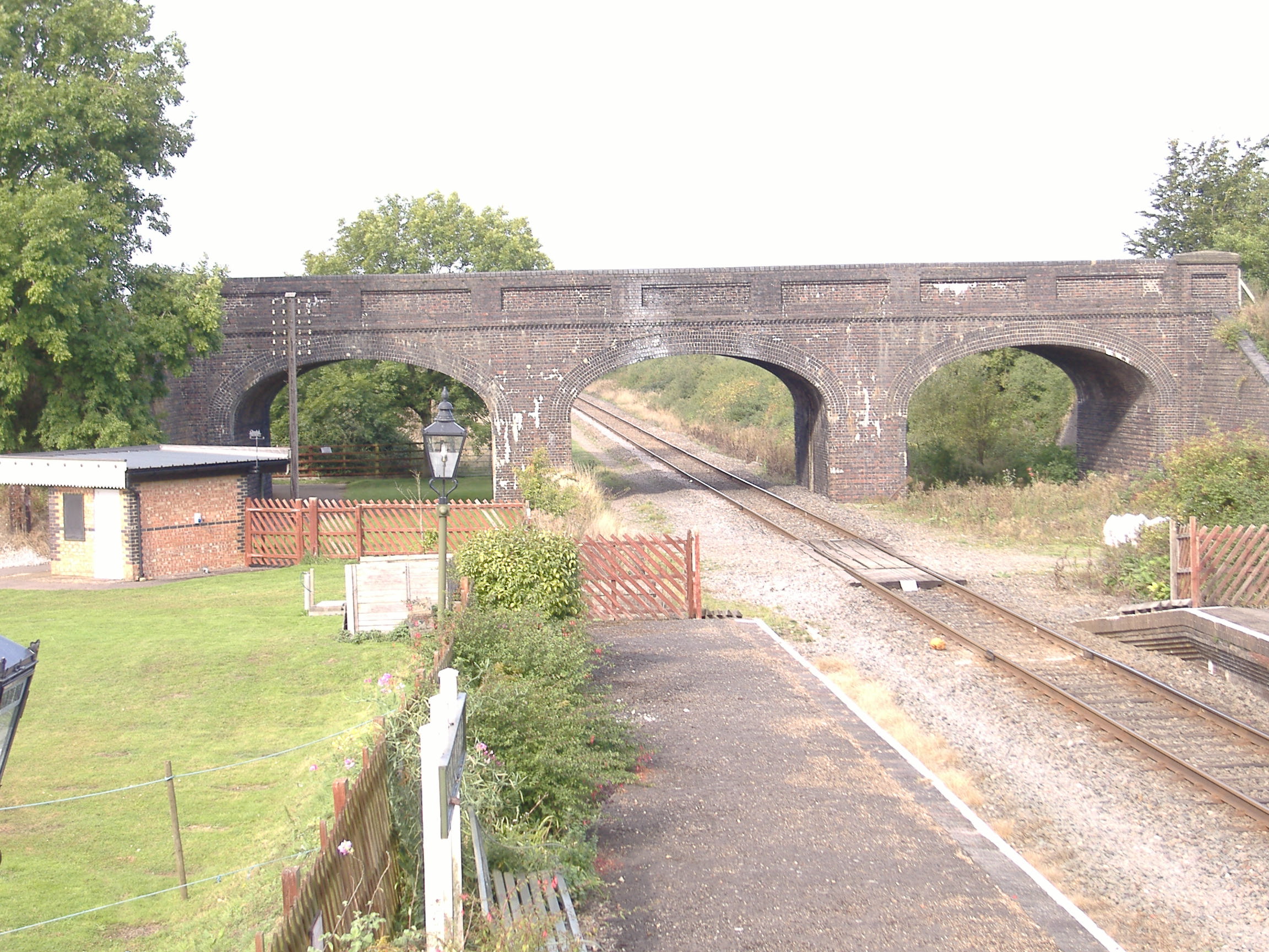 RoadOverBridge01.jpg (786,713 bytes)