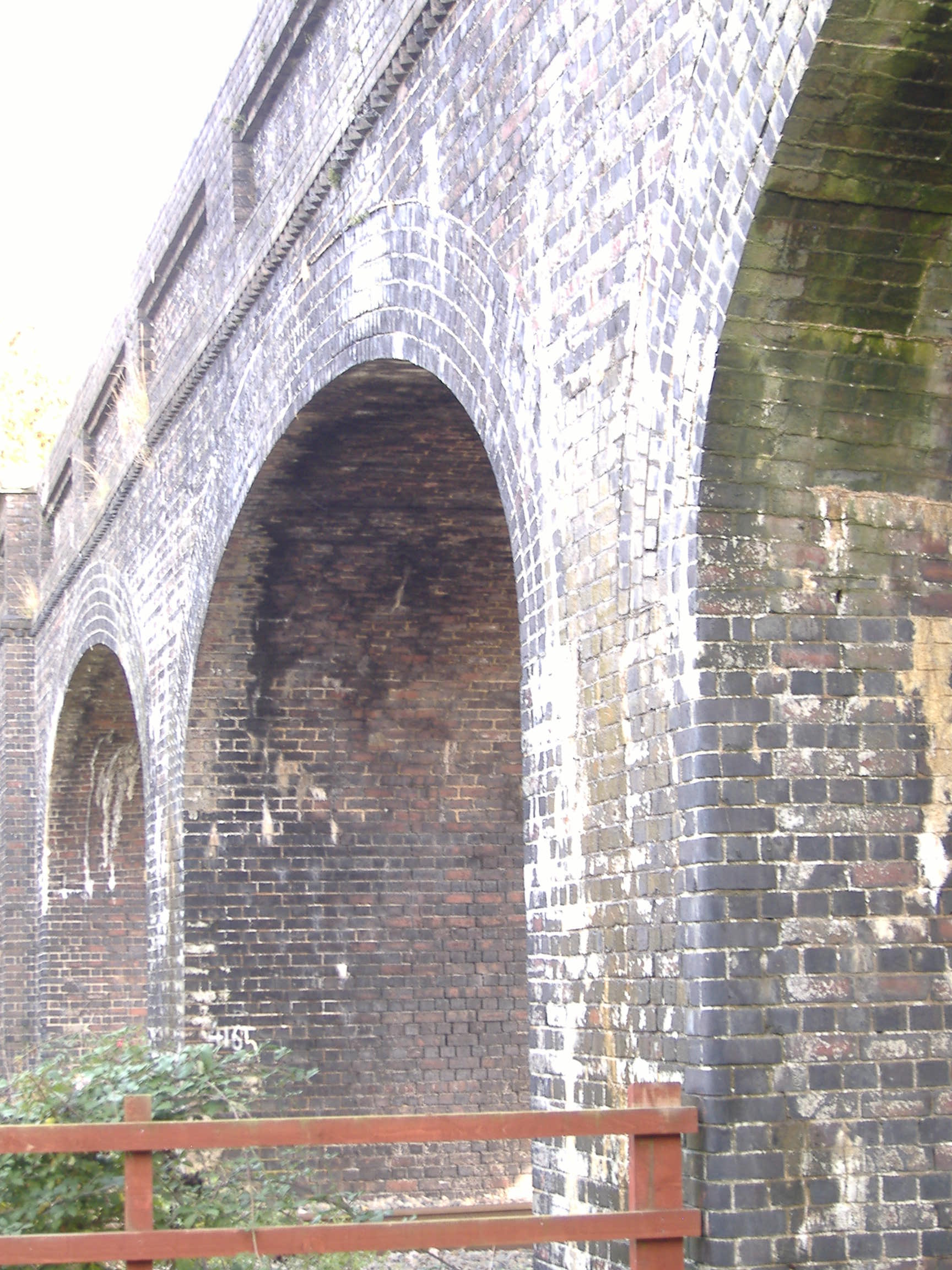 RoadOverBridge02.jpg (476,474 bytes)