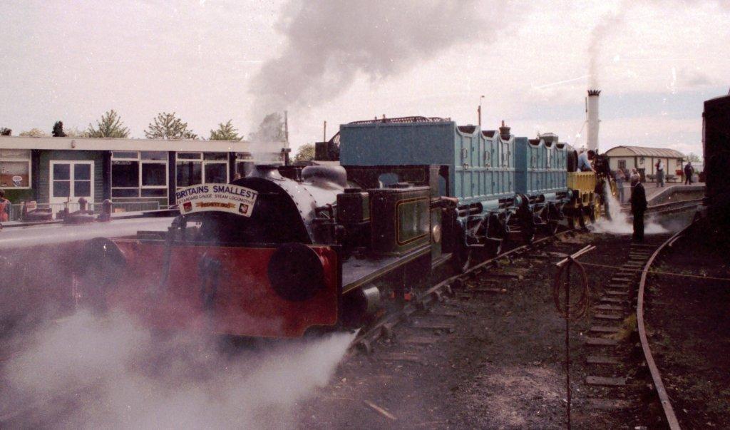 Peckett 1900 shunting Rocket and stock into Quainton's Platform 3
