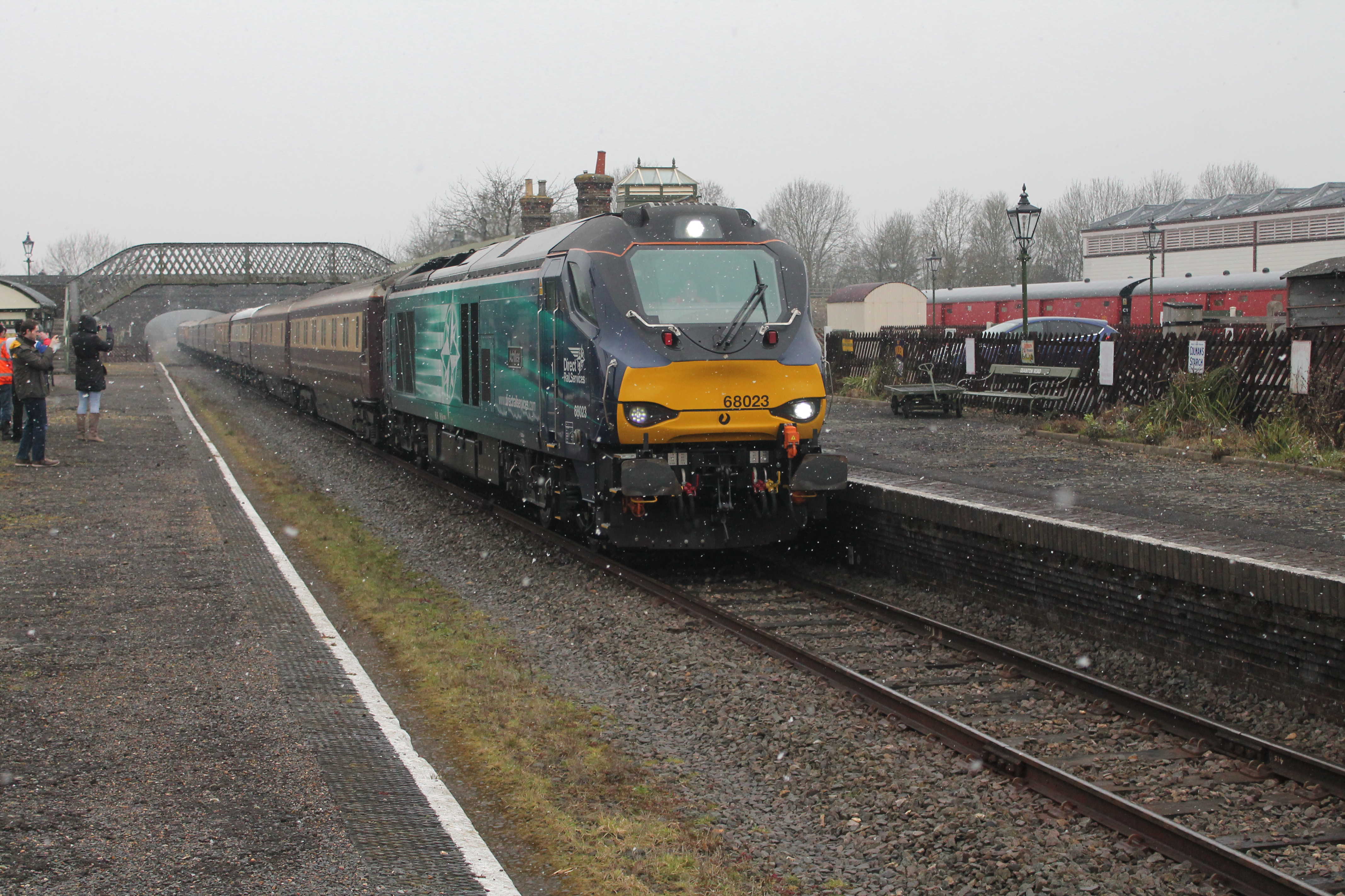 Class 68 No 68023 Achilles passing Quainton's Platform 1 in light snow