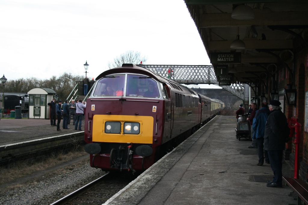 D1015 Western Champion with the The Maybach Meanderer in Quainton's Platform 1